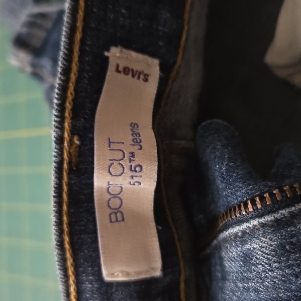 Ladies Levi 515 Boot Cut Size 14